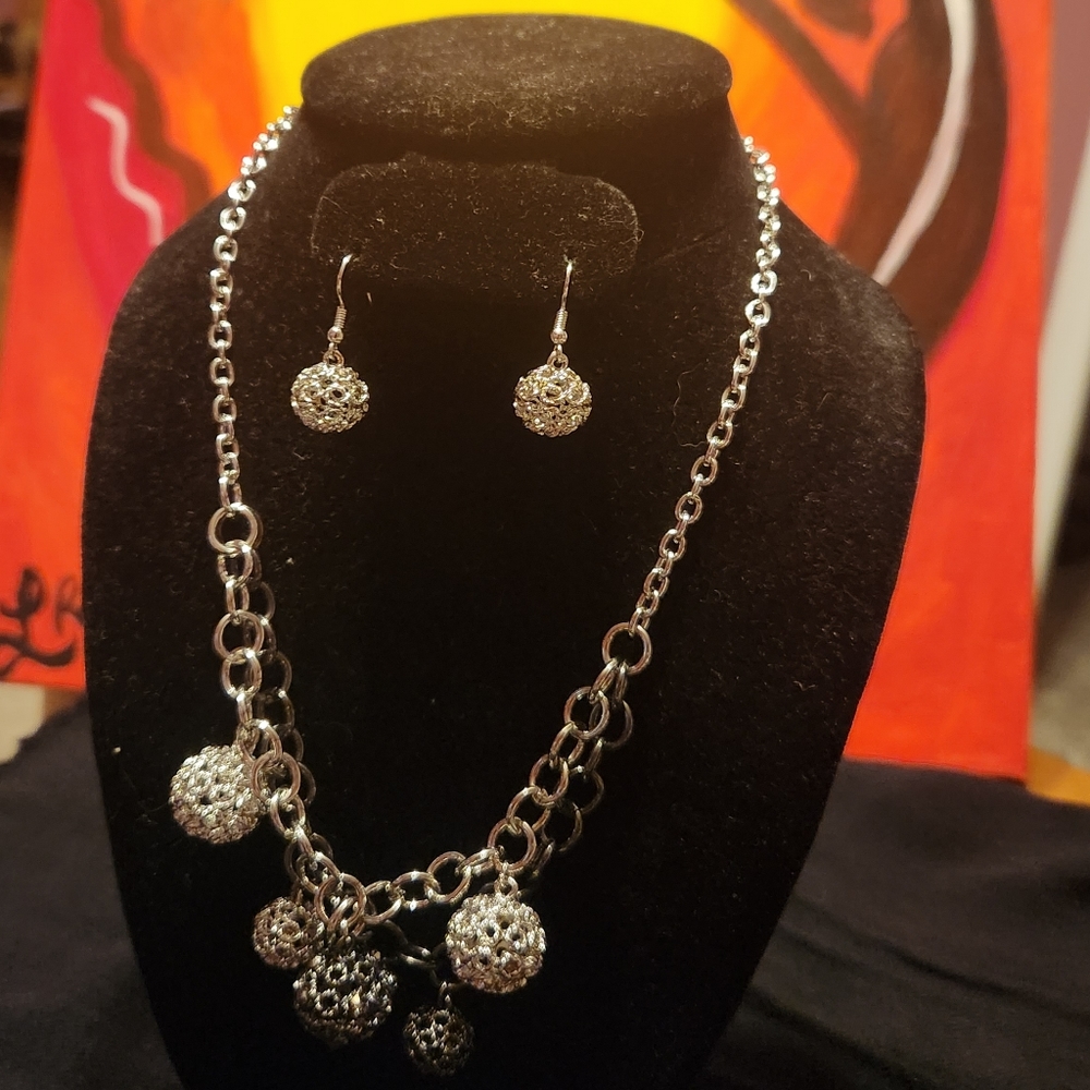 Silver Balls Necklace & Earring Set